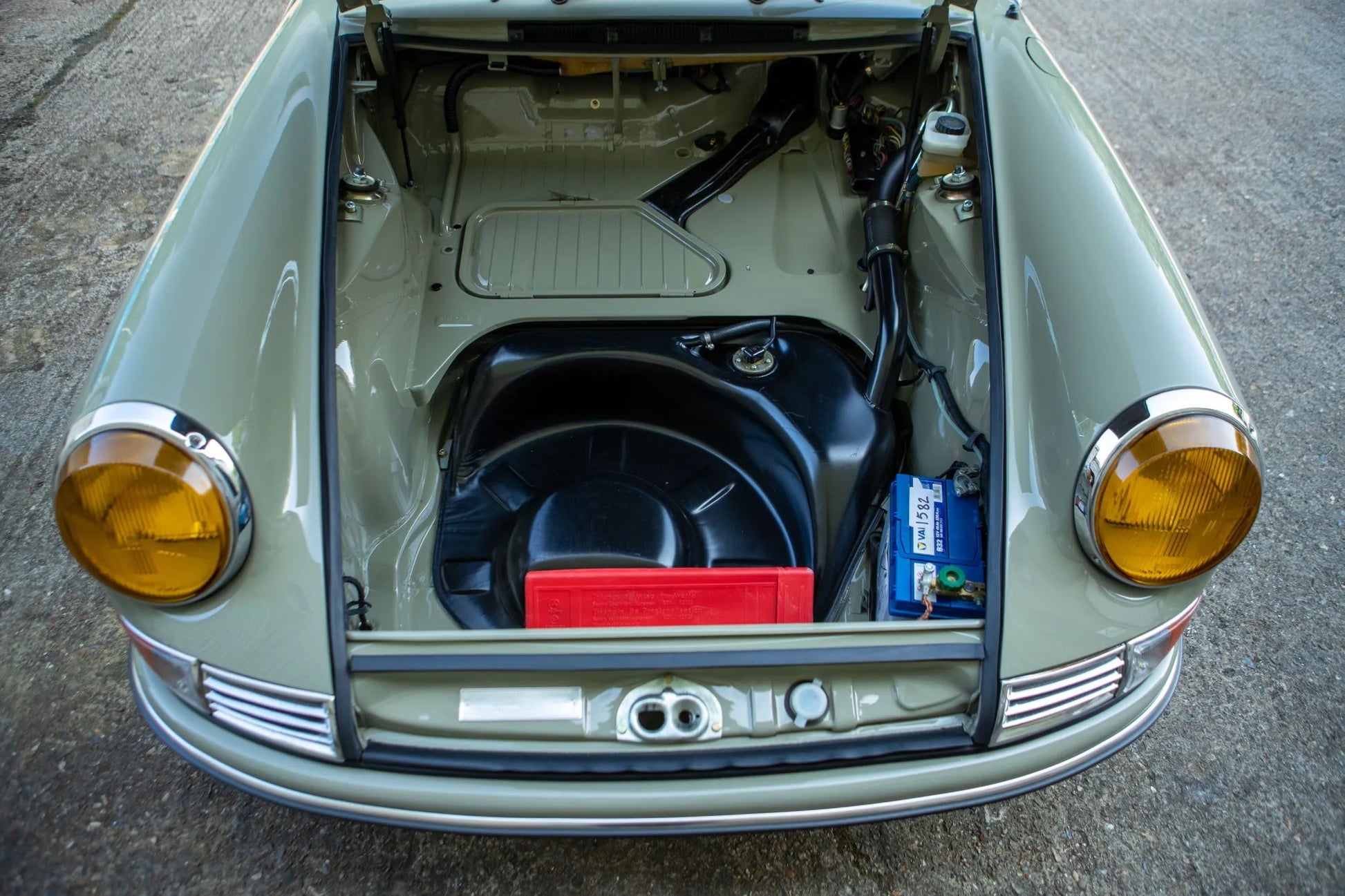 1968 Porsche 911 Coupe 5-Speed (3.0L)